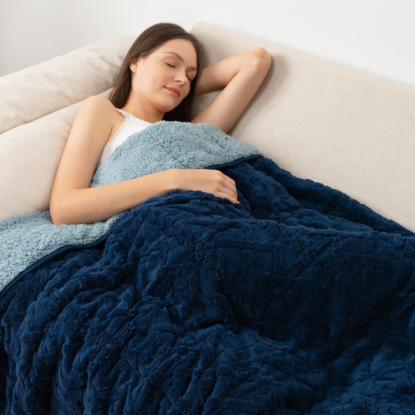 Azalea Marketplace Picks ๐บ: Sherpa Fleece Weighted Blanket, Dual Sided Cozy Fluffy Heavy Blanket, Ultra Fuzzy Throw Blanket with Soft Plush Flannel Top
