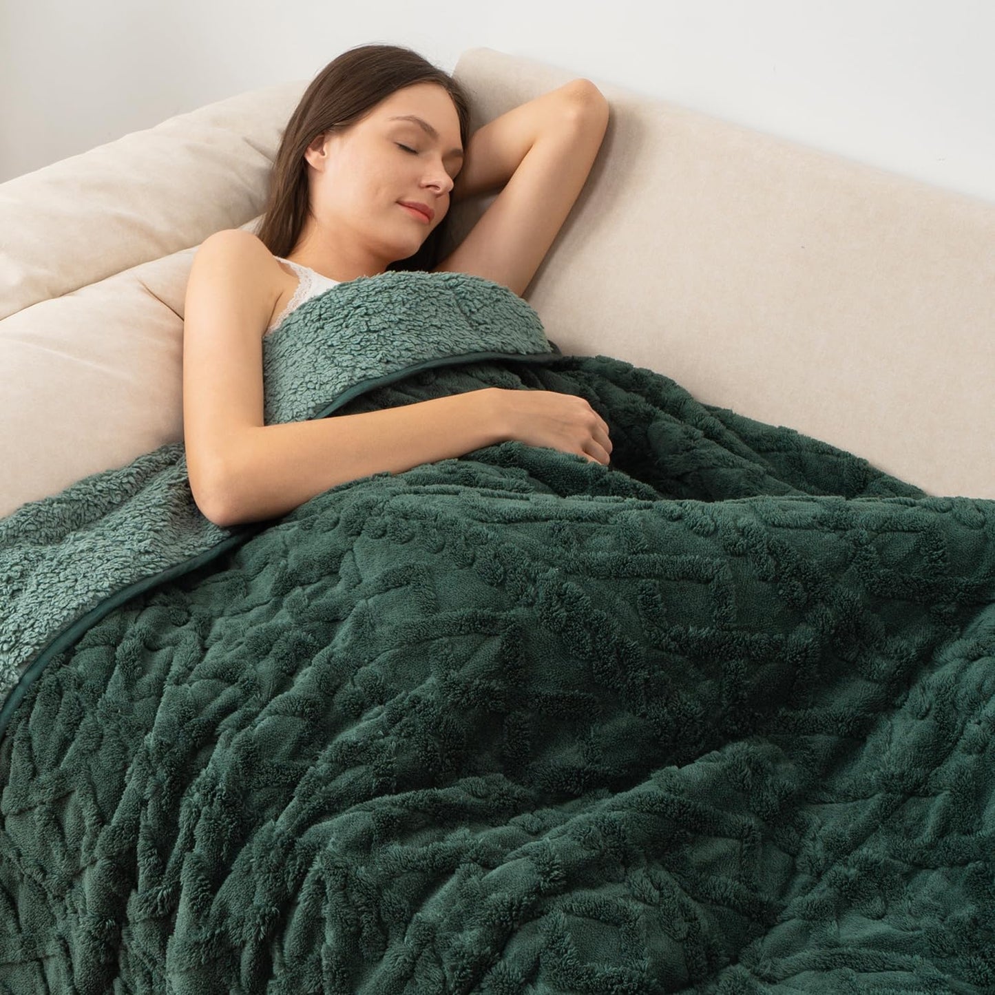 Azalea Marketplace Picks ๐บ: Sherpa Fleece Weighted Blanket, Dual Sided Cozy Fluffy Heavy Blanket, Ultra Fuzzy Throw Blanket with Soft Plush Flannel Top